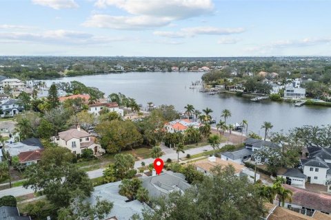 House in Saint Petersburg, Florida 2 bedrooms, 164.81 sq.m. № 1733427 - photo 5