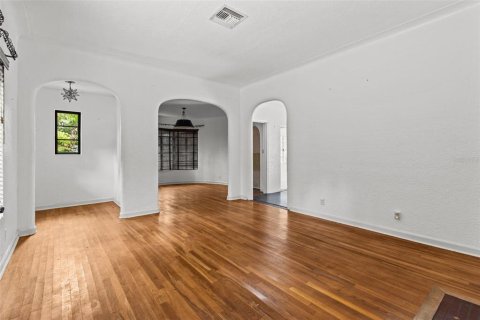 House in Saint Petersburg, Florida 2 bedrooms, 164.81 sq.m. № 1733427 - photo 18
