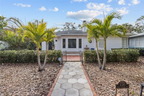 House in Saint Petersburg, Florida 2 bedrooms, 164.81 sq.m. № 1733427 - photo 2