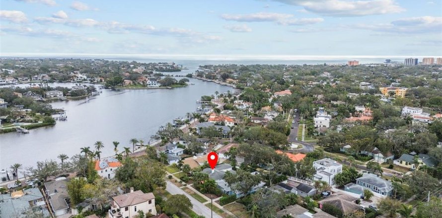 Casa en Saint Petersburg, Florida 2 dormitorios, 164.81 m2 № 1733427