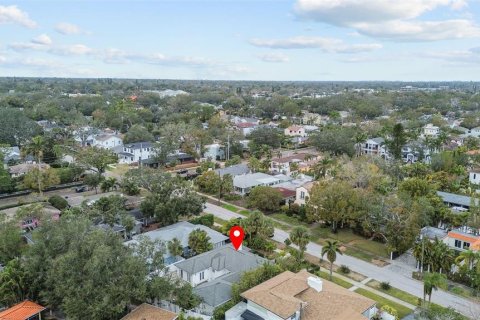 House in Saint Petersburg, Florida 2 bedrooms, 164.81 sq.m. № 1733427 - photo 11