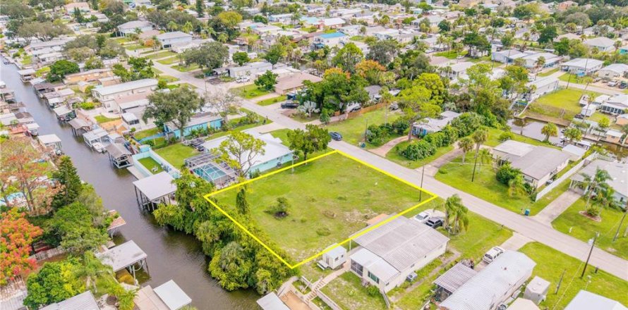 Land in Edgewater, Florida № 2135963