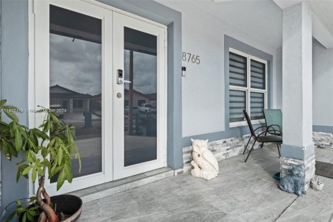 House in Hialeah Gardens, Florida 3 bedrooms, 108.14 sq.m. № 1953875 - photo 3