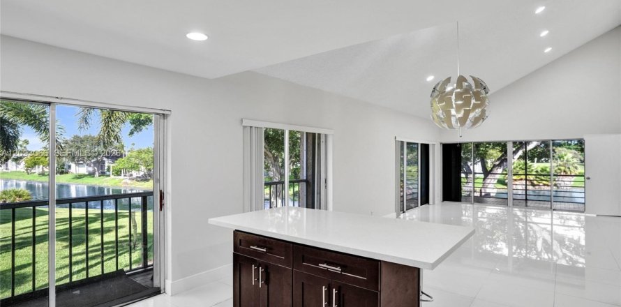 Condo in Tamarac, Florida, 3 bedrooms  № 2378498