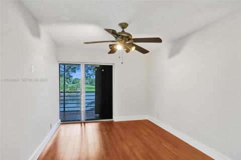 Condo in Tamarac, Florida, 3 bedrooms  № 2378498 - photo 25