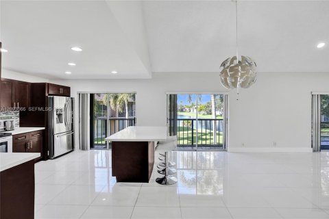 Condo in Tamarac, Florida, 3 bedrooms  № 2378498 - photo 3