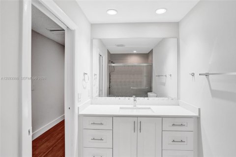 Condo in Tamarac, Florida, 3 bedrooms  № 2378498 - photo 28