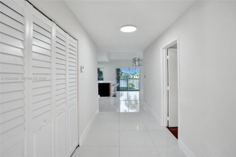 Condo in Tamarac, Florida, 3 bedrooms  № 2378498 - photo 11