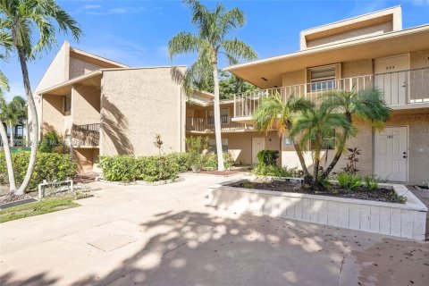 Condo in Tamarac, Florida, 3 bedrooms  № 2378498 - photo 17