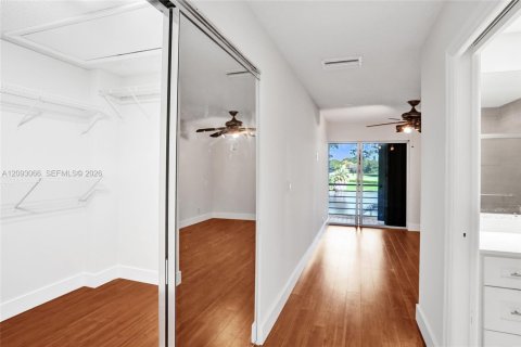 Condo in Tamarac, Florida, 3 bedrooms  № 2378498 - photo 18