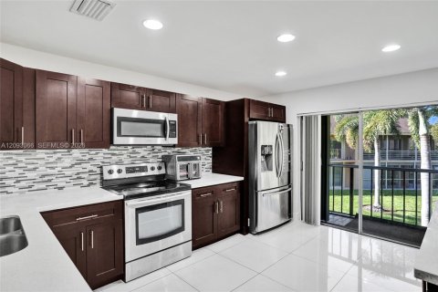 Condo in Tamarac, Florida, 3 bedrooms  № 2378498 - photo 6