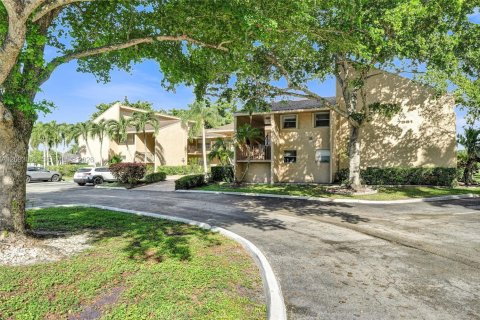 Condo in Tamarac, Florida, 3 bedrooms  № 2378498 - photo 12