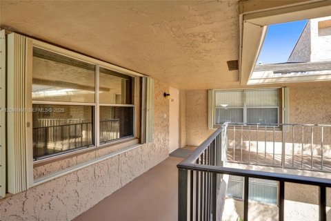 Condo in Tamarac, Florida, 3 bedrooms  № 2378498 - photo 14