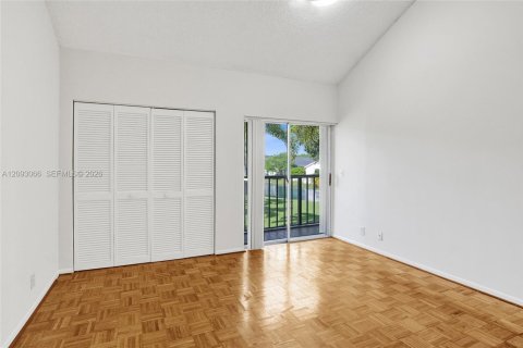 Condo in Tamarac, Florida, 3 bedrooms  № 2378498 - photo 26