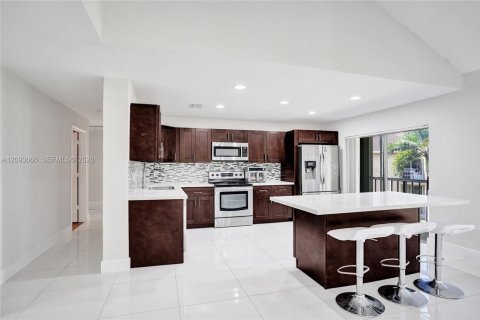 Condo in Tamarac, Florida, 3 bedrooms  № 2378498 - photo 7
