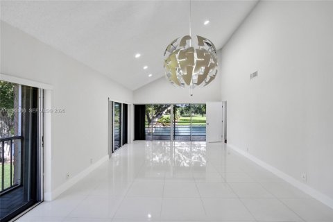 Condo in Tamarac, Florida, 3 bedrooms  № 2378498 - photo 2