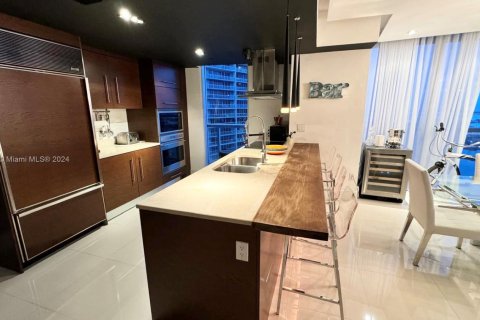 Снять в аренду кондоминиум в Майами, Флорида 2 спальни, 153.66м2, № 1959080 - фото 7