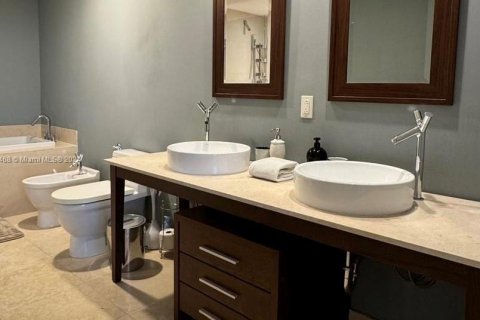 Снять в аренду кондоминиум в Майами, Флорида 2 спальни, 153.66м2, № 1959080 - фото 11