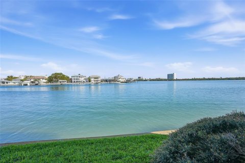 Condominio en Clearwater, Florida, 2 dormitorios  № 2110301