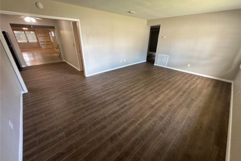 Villa ou maison à louer à Apopka, Floride: 3 chambres, 156.45 m2 № 2413622 - photo 8