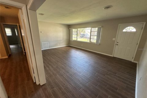 Villa ou maison à louer à Apopka, Floride: 3 chambres, 156.45 m2 № 2413622 - photo 7