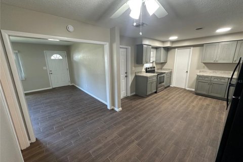 Villa ou maison à louer à Apopka, Floride: 3 chambres, 156.45 m2 № 2413622 - photo 2