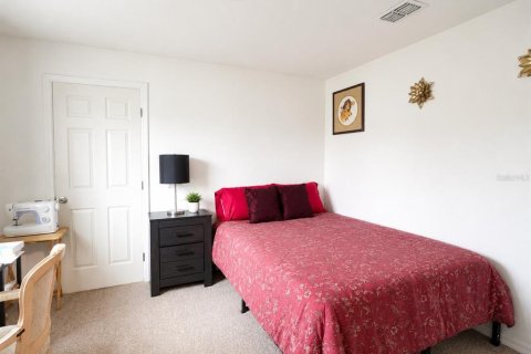 House in Poinciana, Florida 4 bedrooms, 172.89 sq.m. № 2287699 - photo 12