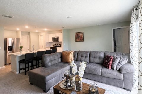 House in Poinciana, Florida 4 bedrooms, 172.89 sq.m. № 2287699 - photo 13