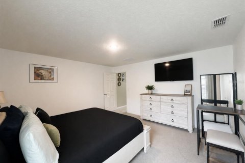 House in Poinciana, Florida 4 bedrooms, 172.89 sq.m. № 2287699 - photo 6