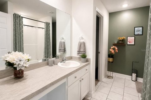 House in Poinciana, Florida 4 bedrooms, 172.89 sq.m. № 2287699 - photo 4