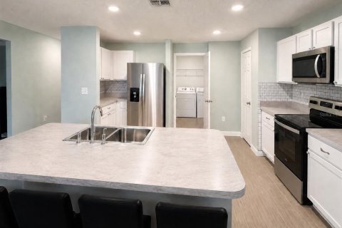 House in Poinciana, Florida 4 bedrooms, 172.89 sq.m. № 2287699 - photo 7