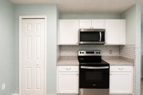 House in Poinciana, Florida 4 bedrooms, 172.89 sq.m. № 2287699 - photo 24