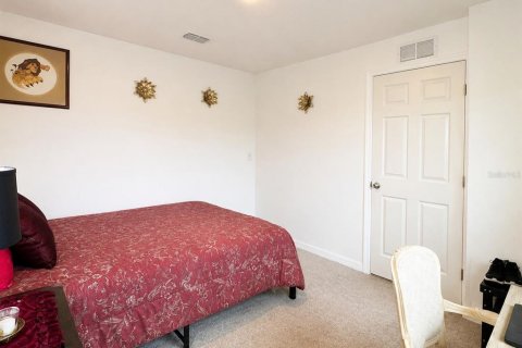 House in Poinciana, Florida 4 bedrooms, 172.89 sq.m. № 2287699 - photo 29