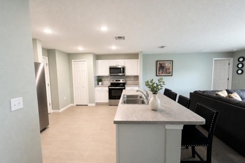 House in Poinciana, Florida 4 bedrooms, 172.89 sq.m. № 2287699 - photo 22