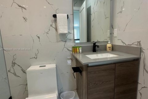 House in Miami, Florida 3 bedrooms, 136.94 sq.m. № 2027990 - photo 15