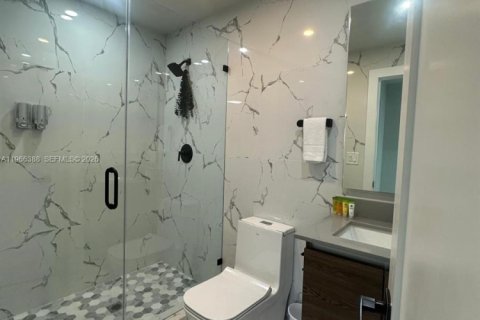 House in Miami, Florida 3 bedrooms, 136.94 sq.m. № 2027990 - photo 14