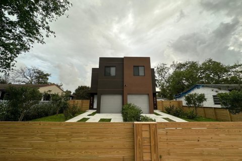 House in Miami, Florida 3 bedrooms, 136.94 sq.m. № 2027990