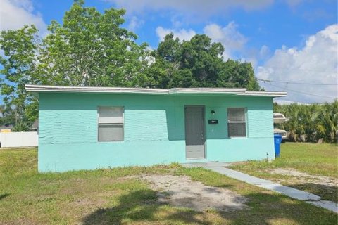 House in Saint Petersburg, Florida 2 bedrooms, 72.46 sq.m. № 2213660 - photo 2