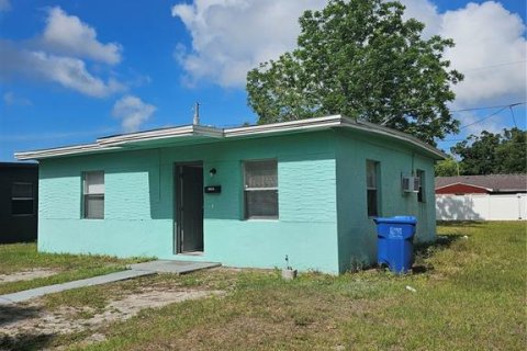 House in Saint Petersburg, Florida 2 bedrooms, 72.46 sq.m. № 2213660