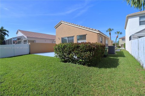 Villa ou maison à vendre à Pembroke Pines, Floride: 4 chambres, 147.71 m2 № 2023602 - photo 26