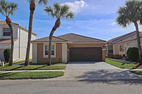 Villa ou maison à Pembroke Pines, Floride 4 chambres, 147.71 m2 № 2023602