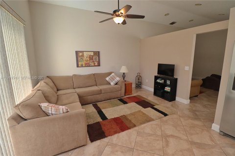 Villa ou maison à vendre à Pembroke Pines, Floride: 4 chambres, 147.71 m2 № 2023602 - photo 12