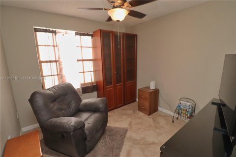 Villa ou maison à vendre à Pembroke Pines, Floride: 4 chambres, 147.71 m2 № 2023602 - photo 20