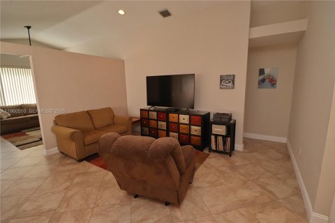 Villa ou maison à vendre à Pembroke Pines, Floride: 4 chambres, 147.71 m2 № 2023602 - photo 5