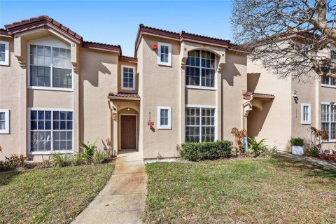 Adosado en Kissimmee, Florida 2 dormitorios, 94.02 m2 № 2106481