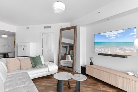 Condo in Miami, Florida, 2 bedrooms № 1976732 - photo 16