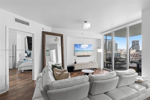 Condo in Miami, Florida, 2 bedrooms № 1976732 - photo 12