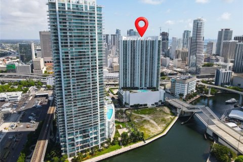 Condo in Miami, Florida, 2 bedrooms № 1976732 - photo 1