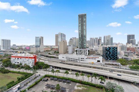 Condo in Miami, Florida, 2 bedrooms № 1976732 - photo 27