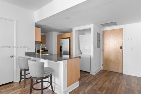 Condo in Miami, Florida, 2 bedrooms № 1976732 - photo 17